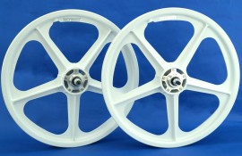 Skyway 20" WHITE Retro Tuff Wheels with SILVER Alloy Flange Hubs
